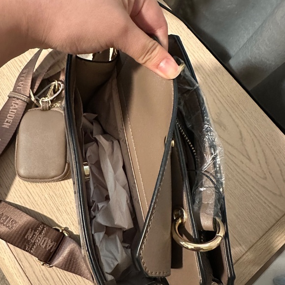 Steve Madden Bevelyn Convertible Crossbody Bag - Picture 4 of 5